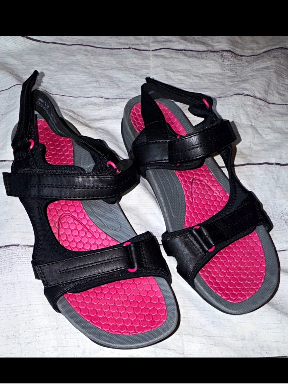 Baretraps Dinah Strappy Hook & Loop Sandals 9.5 Black Pink Gray Comfort